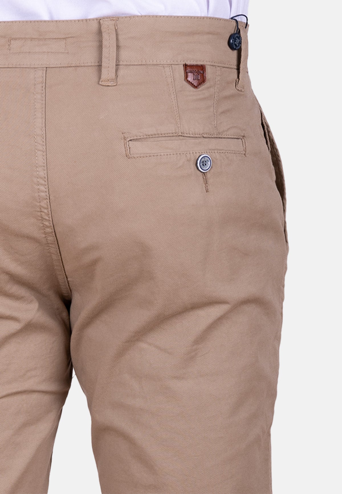 Pantalón chino estructurado color camel