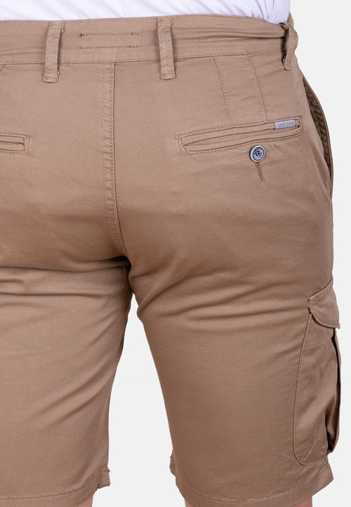 Bermuda cargo camel de gabardina fina acabado casual