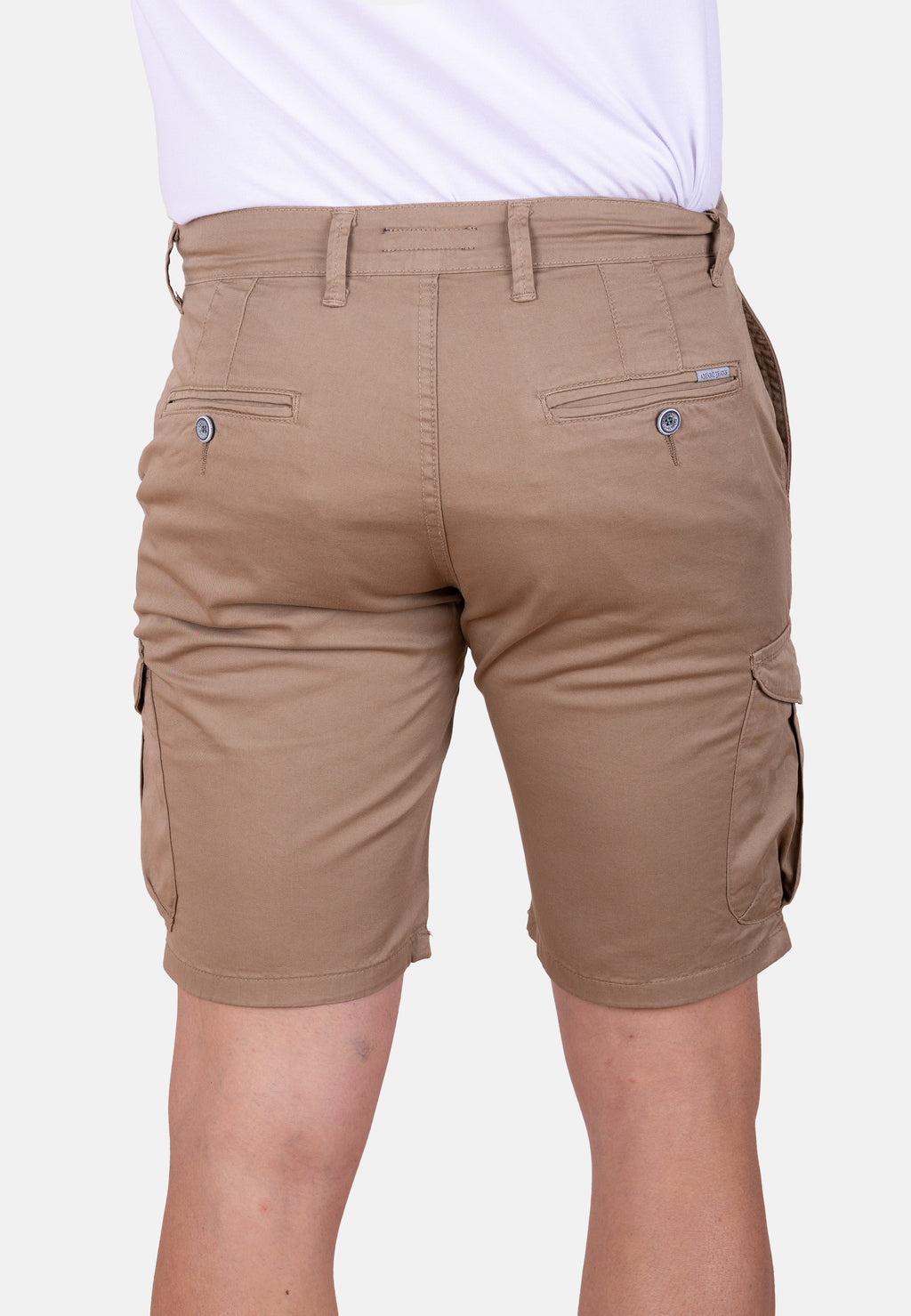 Bermuda cargo camel de gabardina fina acabado casual