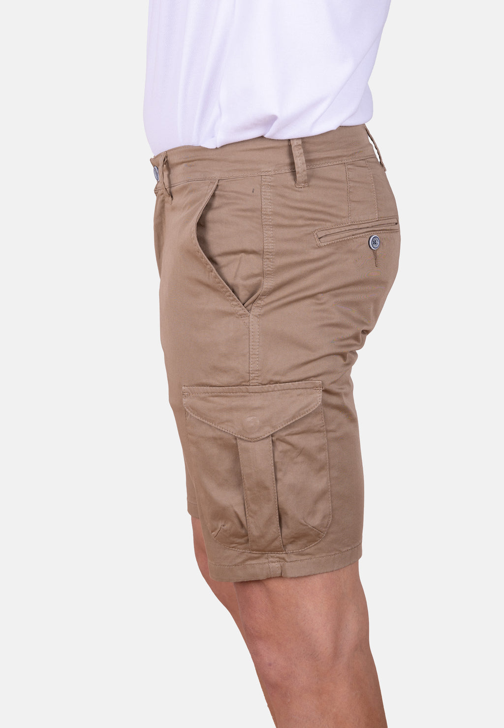 Bermuda cargo camel de gabardina fina acabado casual