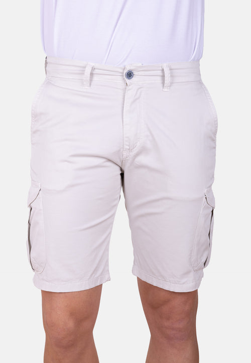 Bermuda cargo crudo de gabardina fina acabado casual