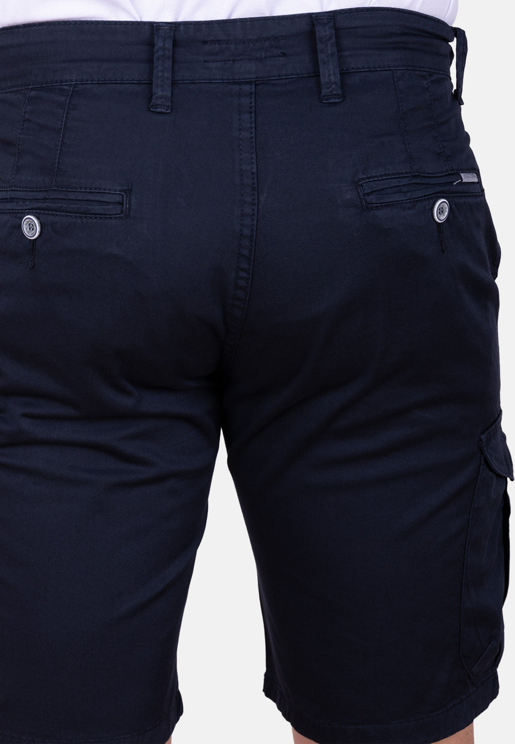Bermuda cargo azul marino de gabardina fina acabado casual