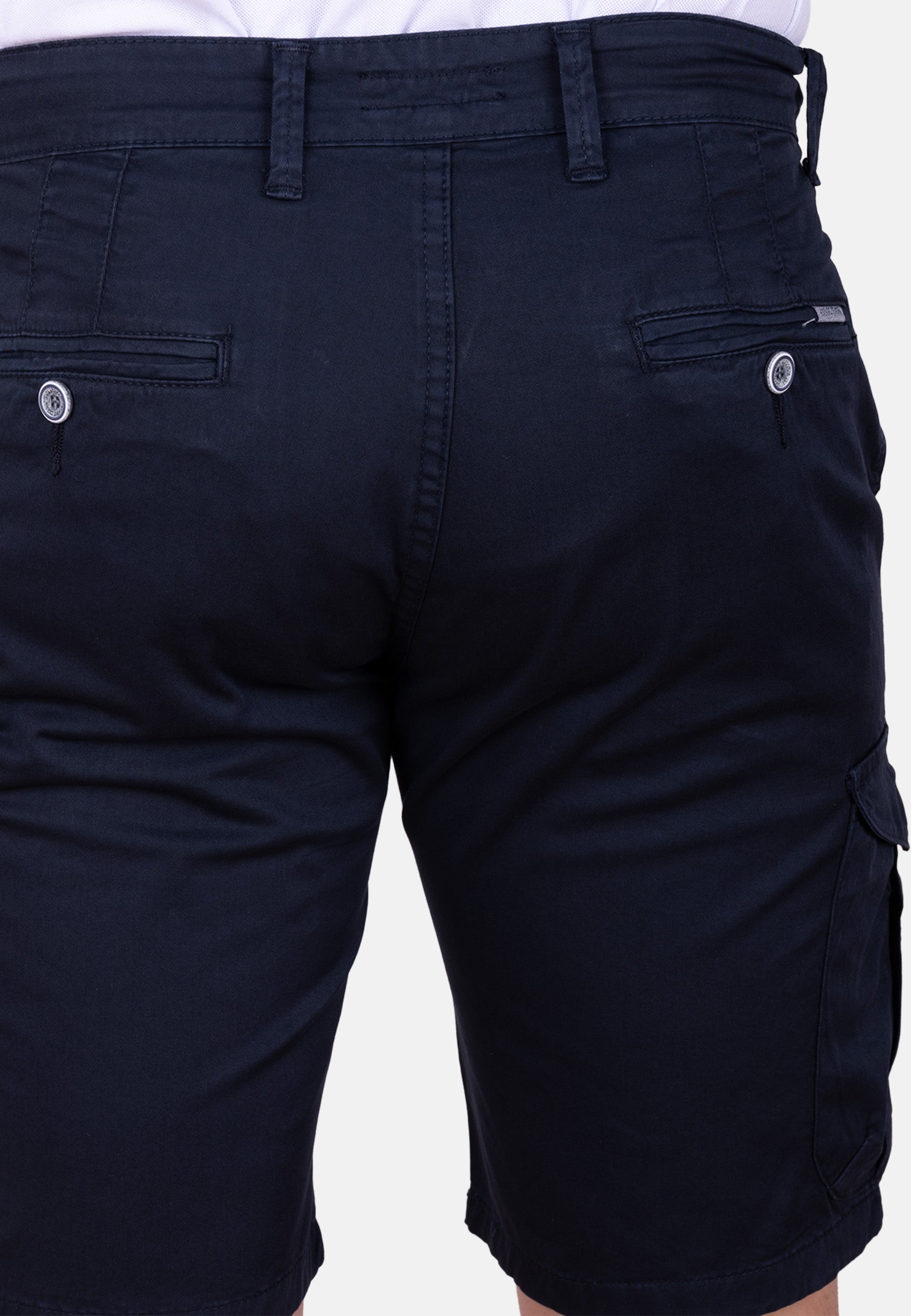 Bermuda cargo azul marino de gabardina fina acabado casual