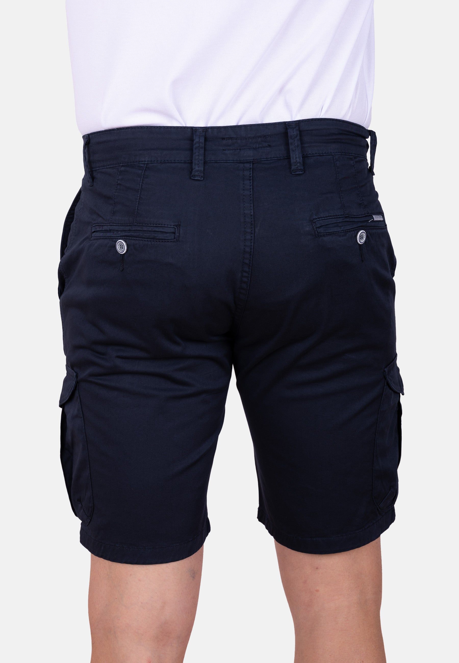 Bermuda cargo azul marino de gabardina fina acabado casual