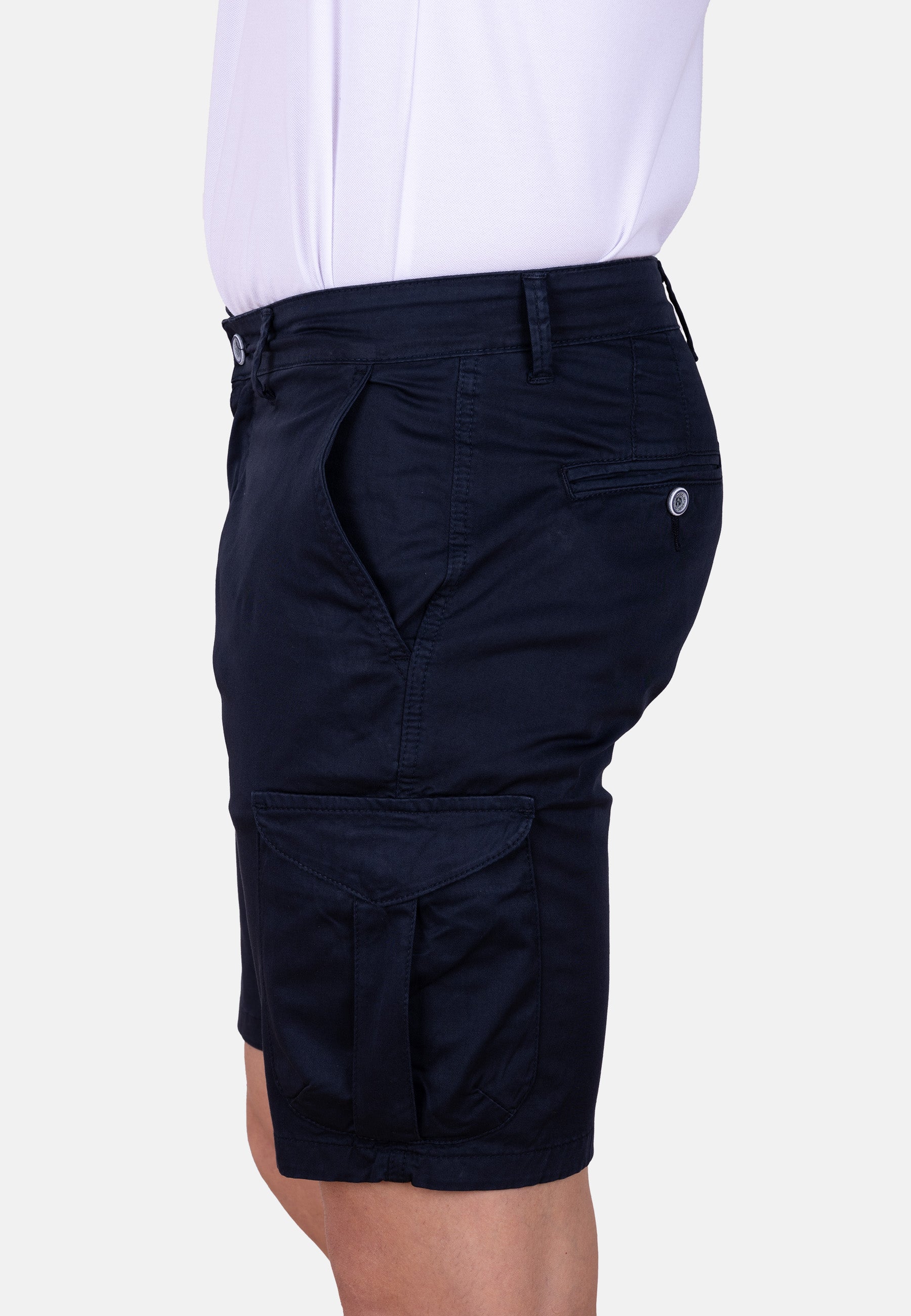 Bermuda cargo azul marino de gabardina fina acabado casual