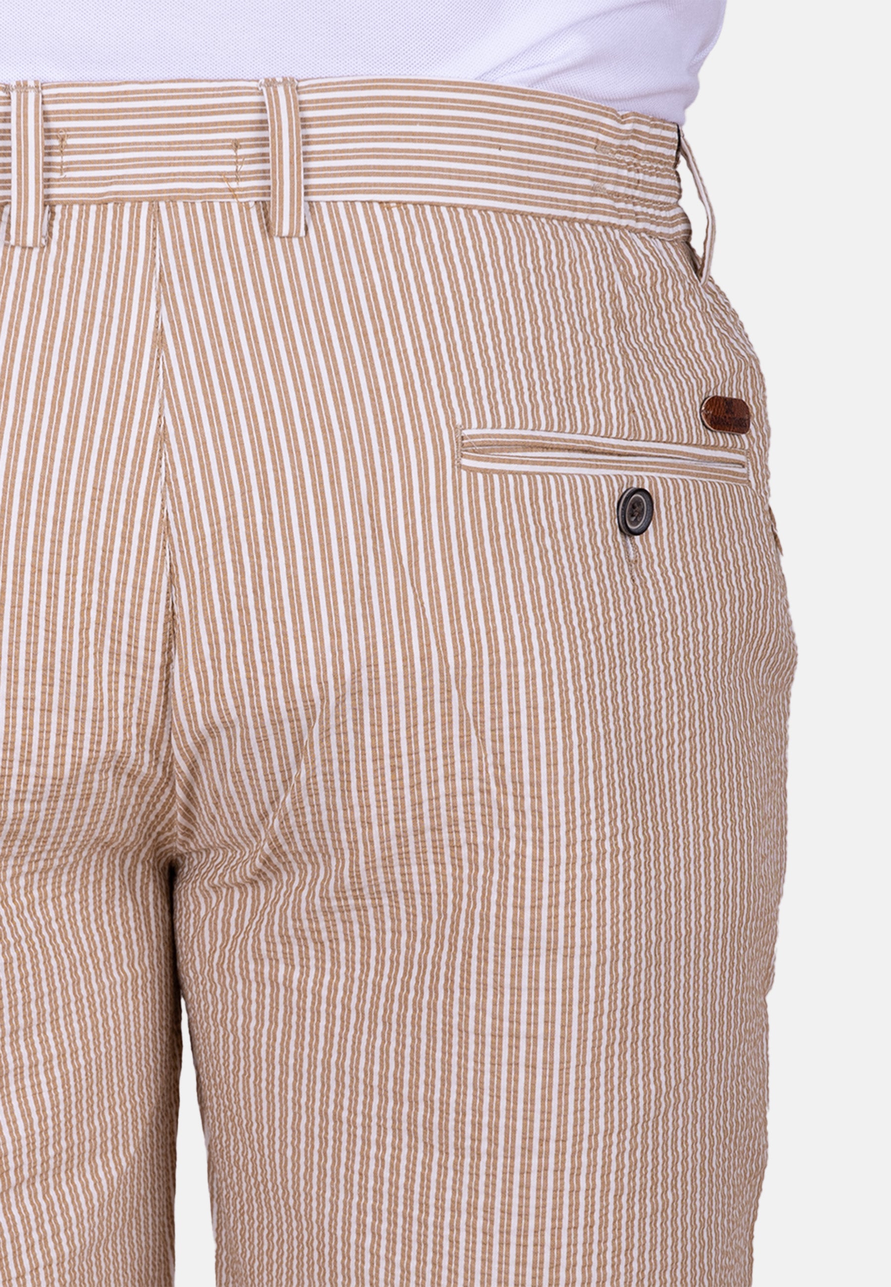 Bermuda chino de rayas beige y blancas con cordón ajustable