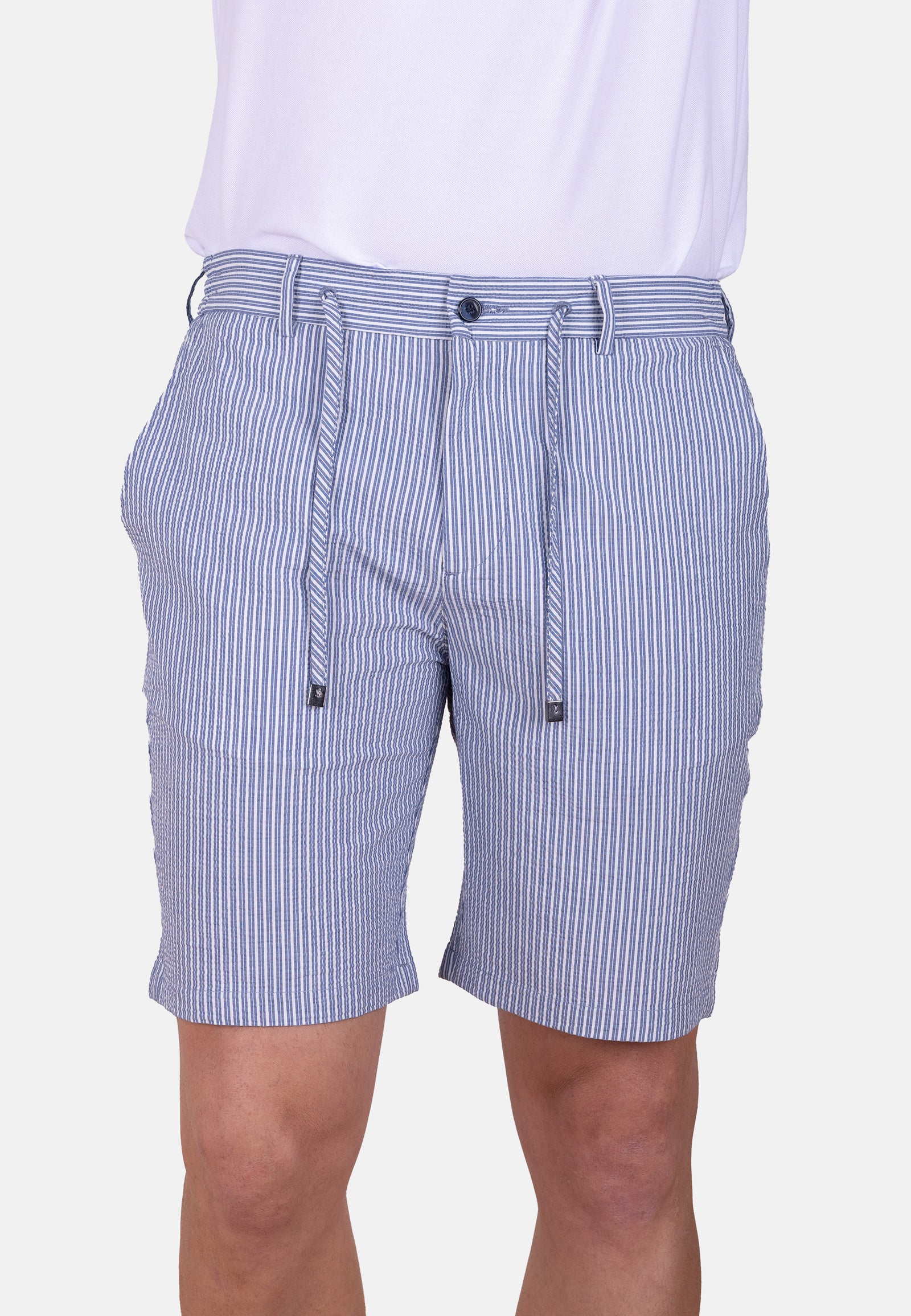 Bermuda chino de rayas azules y blancas con cordón ajustable