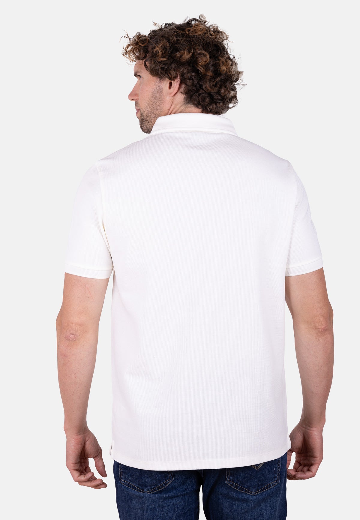 Polo piqué  blanco con bordado logo amaro
