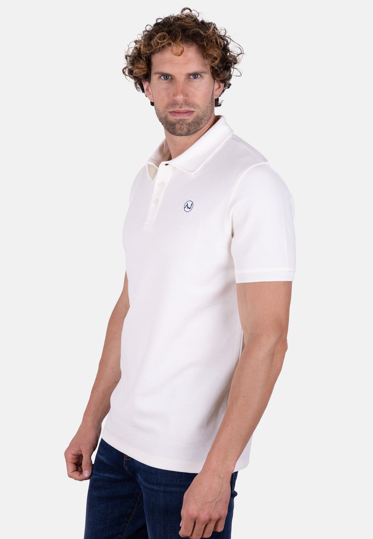Polo piqué  blanco con bordado logo amaro