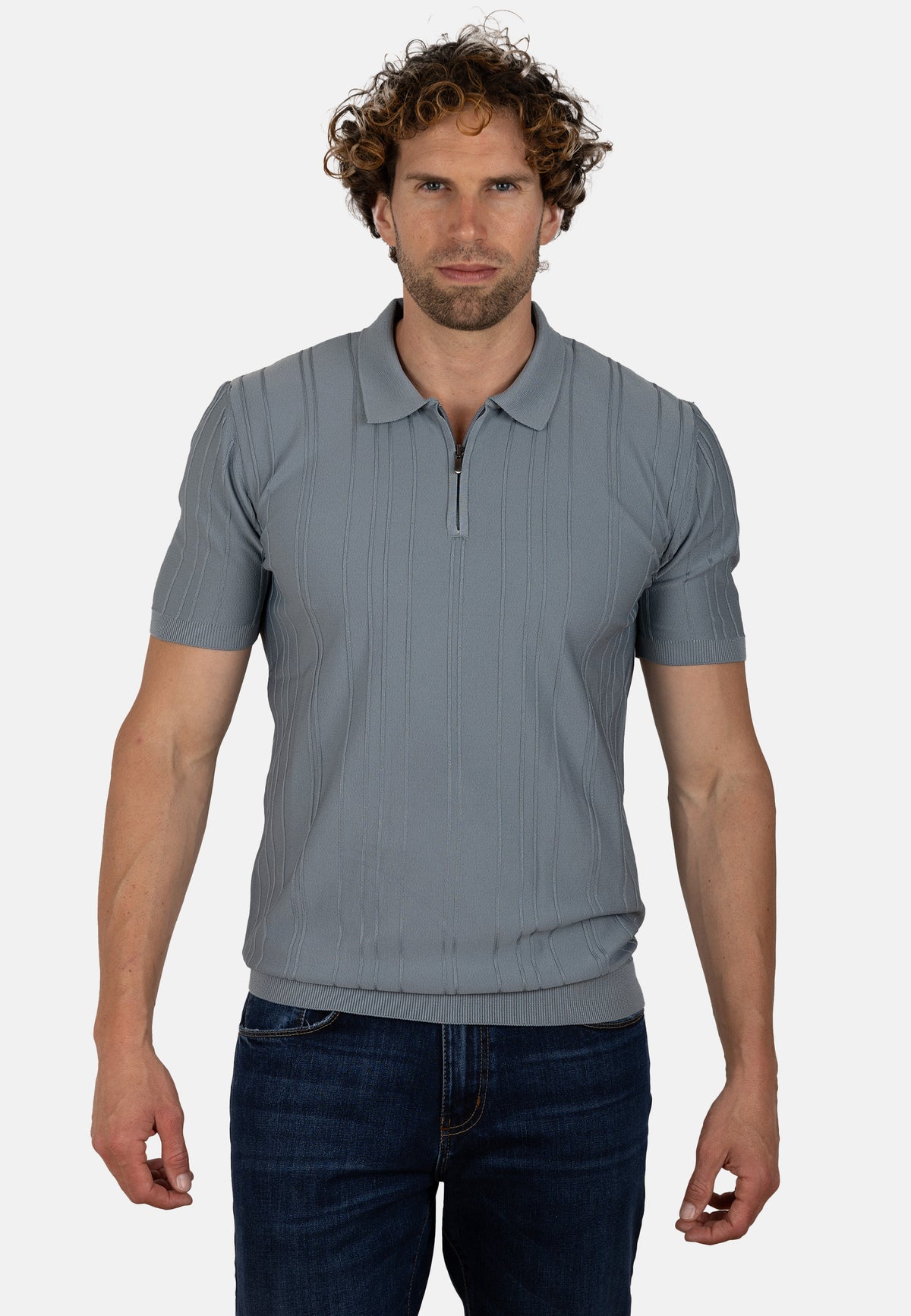 Polo de punto canalé para hombre en color celeste