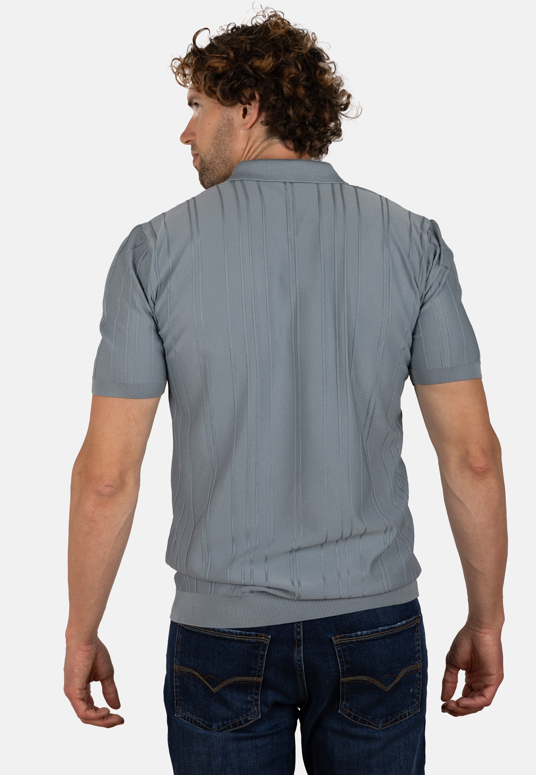 Polo de punto canalé para hombre en color celeste