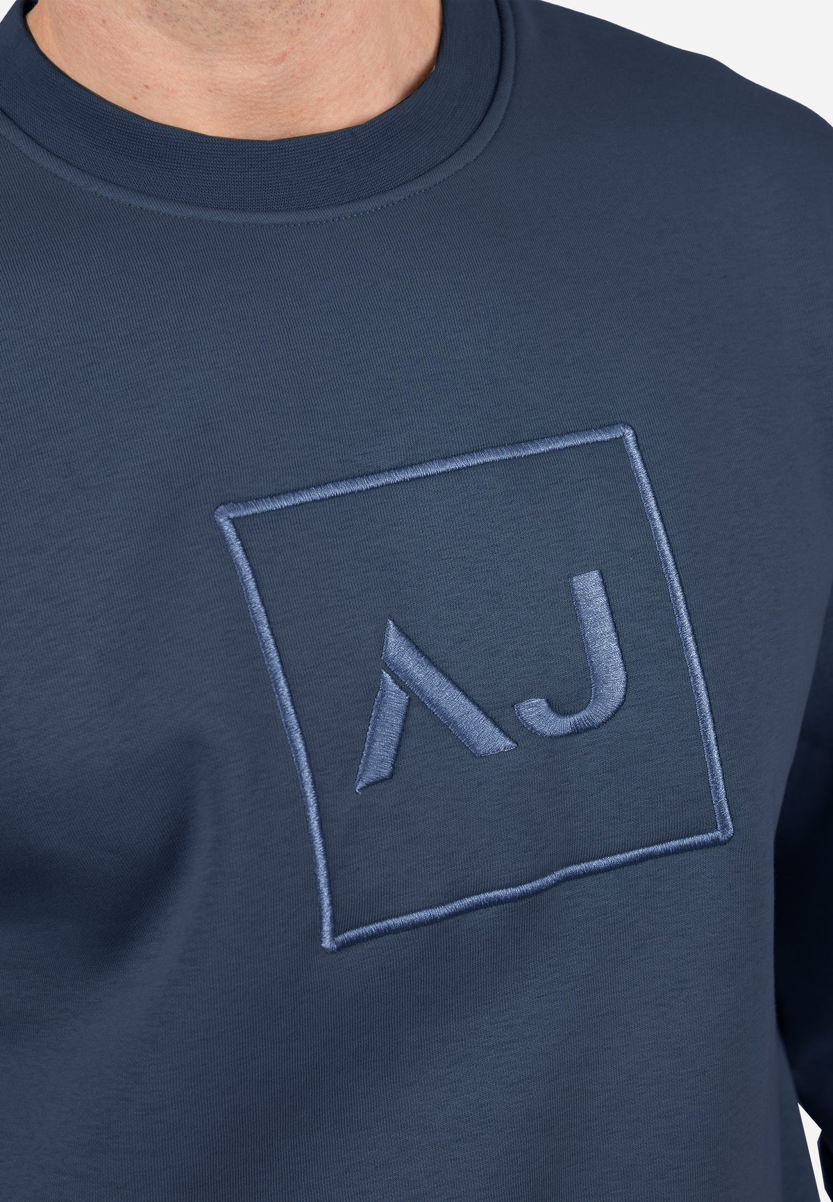 Sudadera Básica AJ Marino con Bordado Tonal Marino