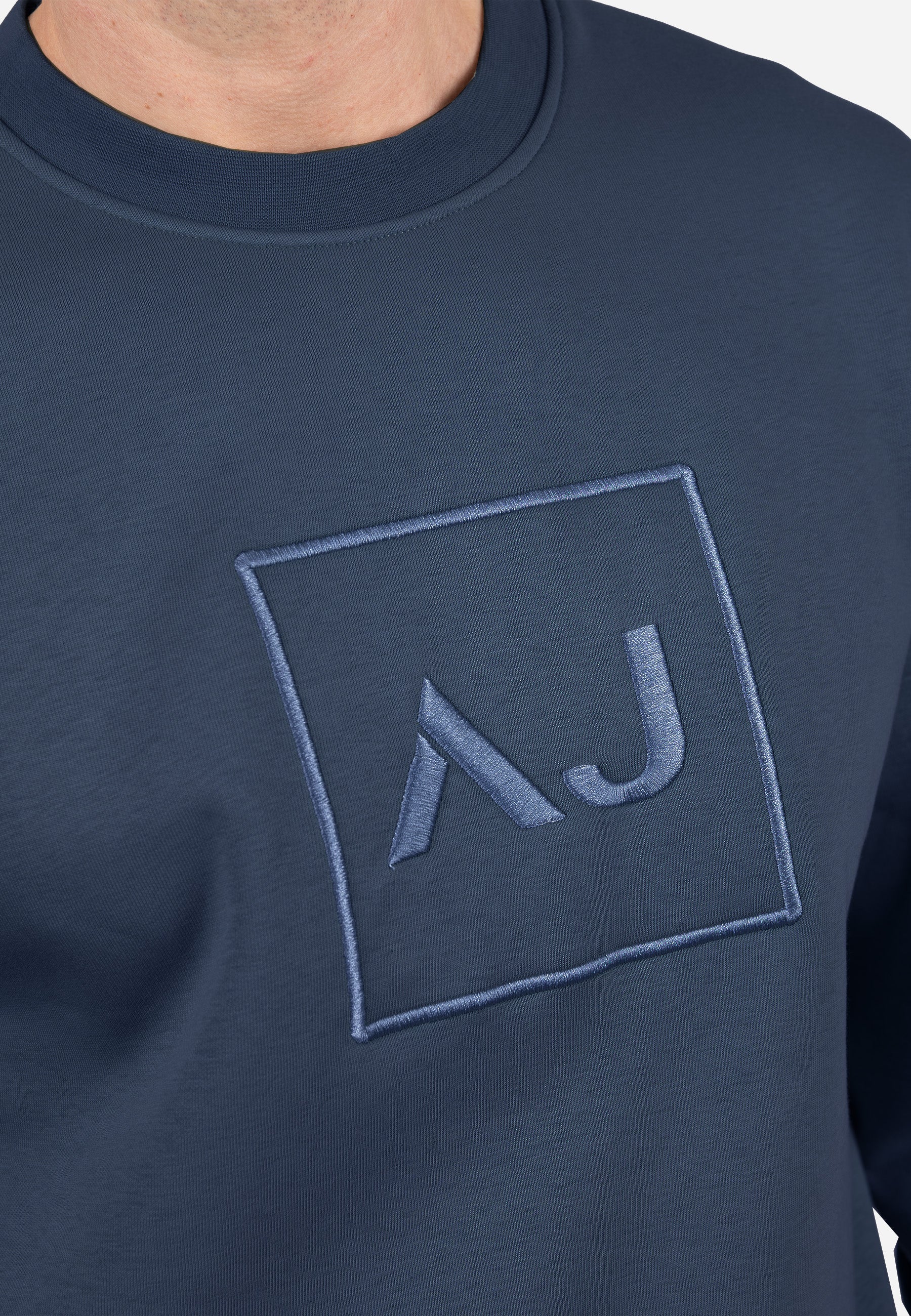Sudadera Básica AJ Marino con Bordado Tonal Marino