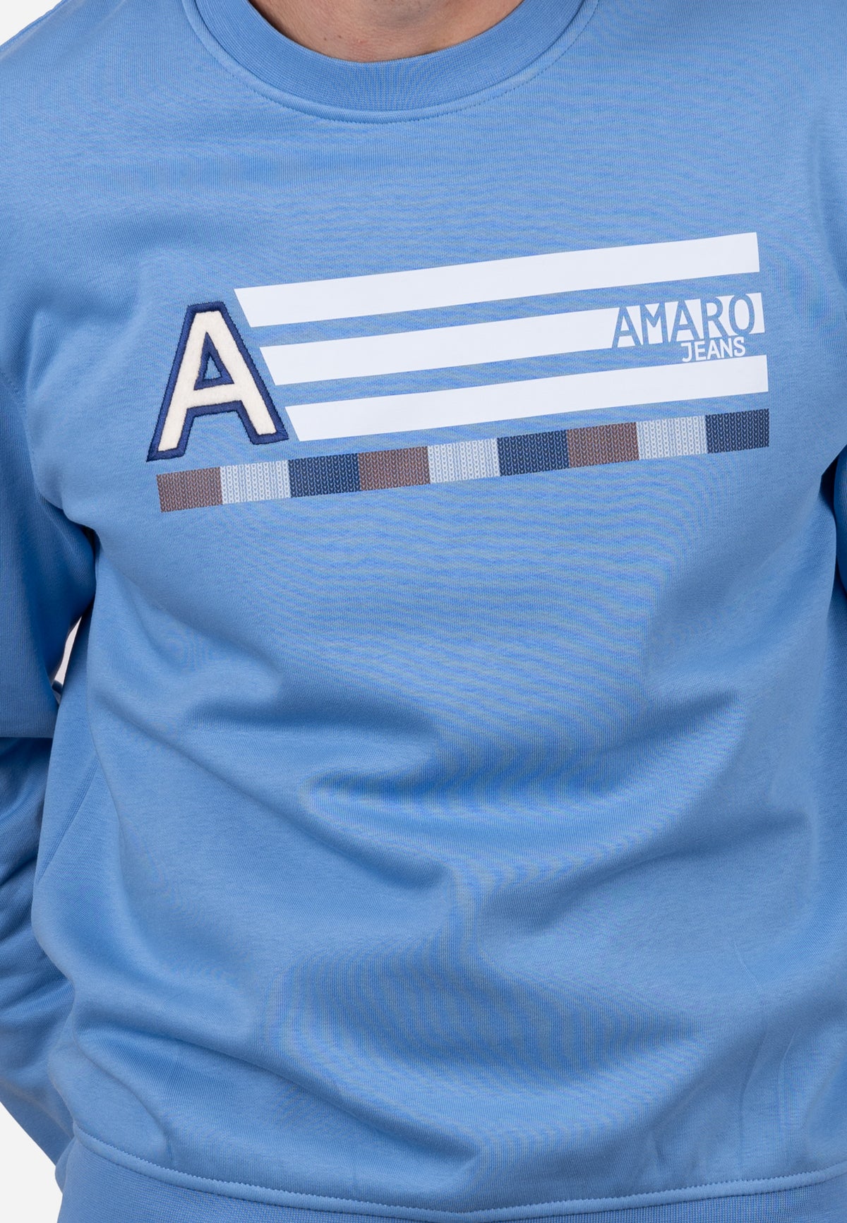 Sudadera Cuello Redondo AJ con Bordado y Detalle Rayado Celeste