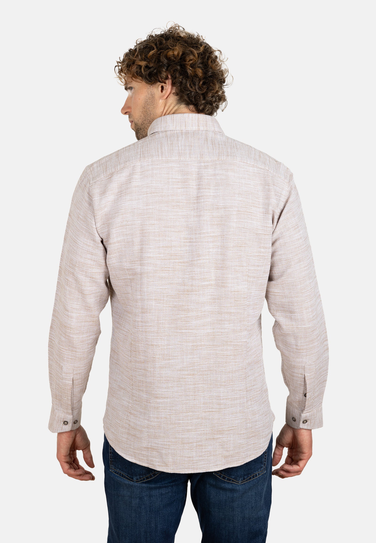 Camisa beige de algodón rústico con cuello con botones