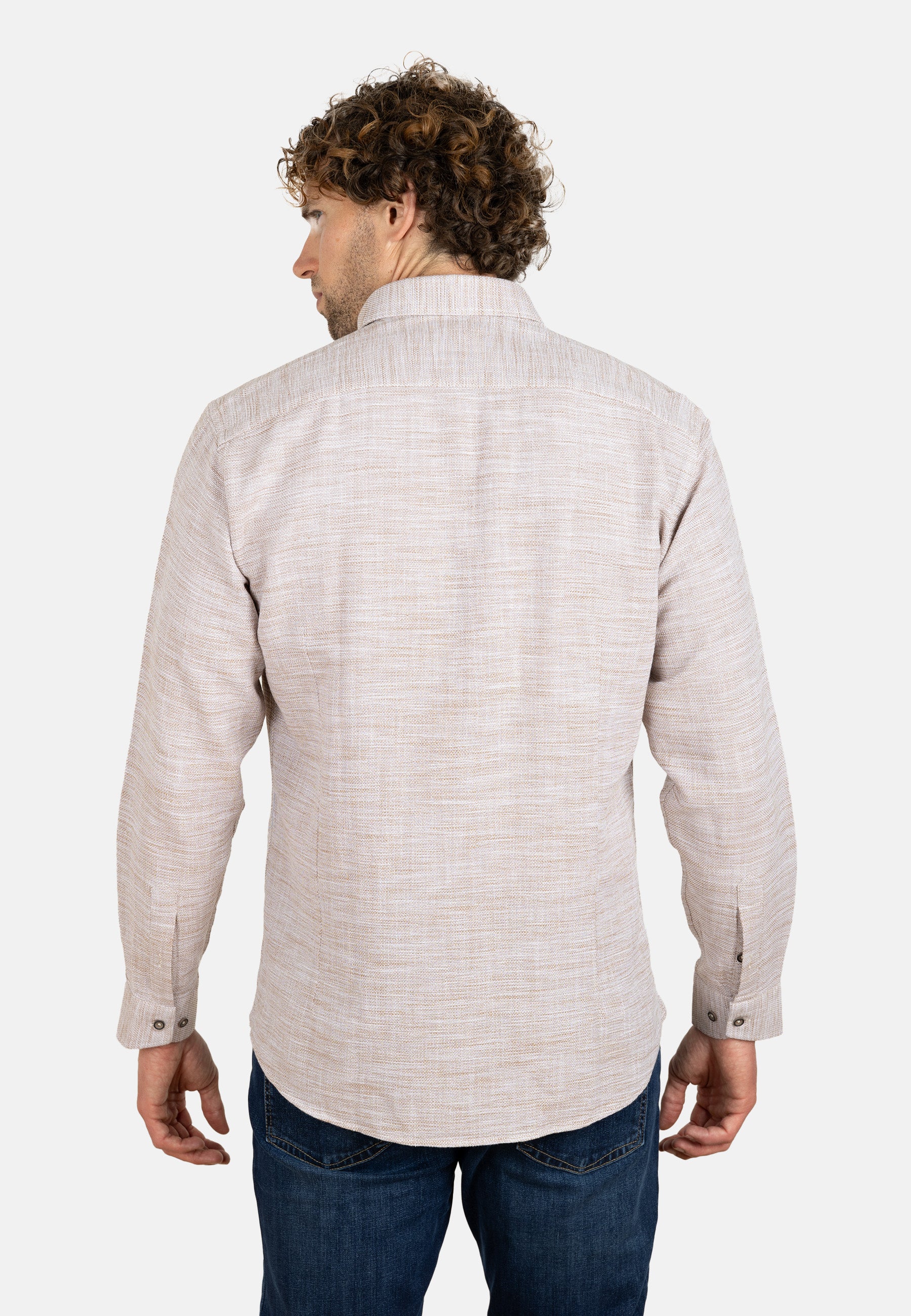 Camisa beige de algodón rústico con cuello con botones