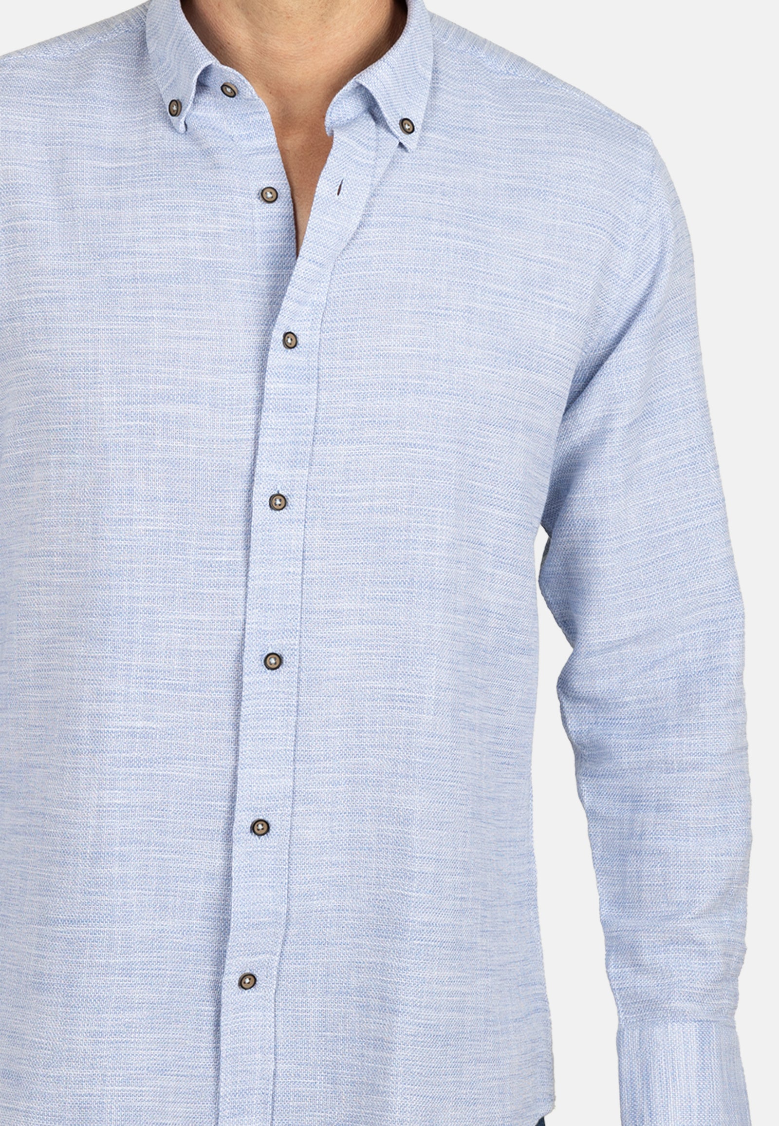 Camisa celeste de algodón rústico con cuello con botones