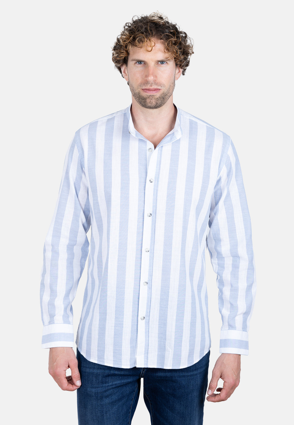 Camisa de lino con rayas anchas celestes y blancas