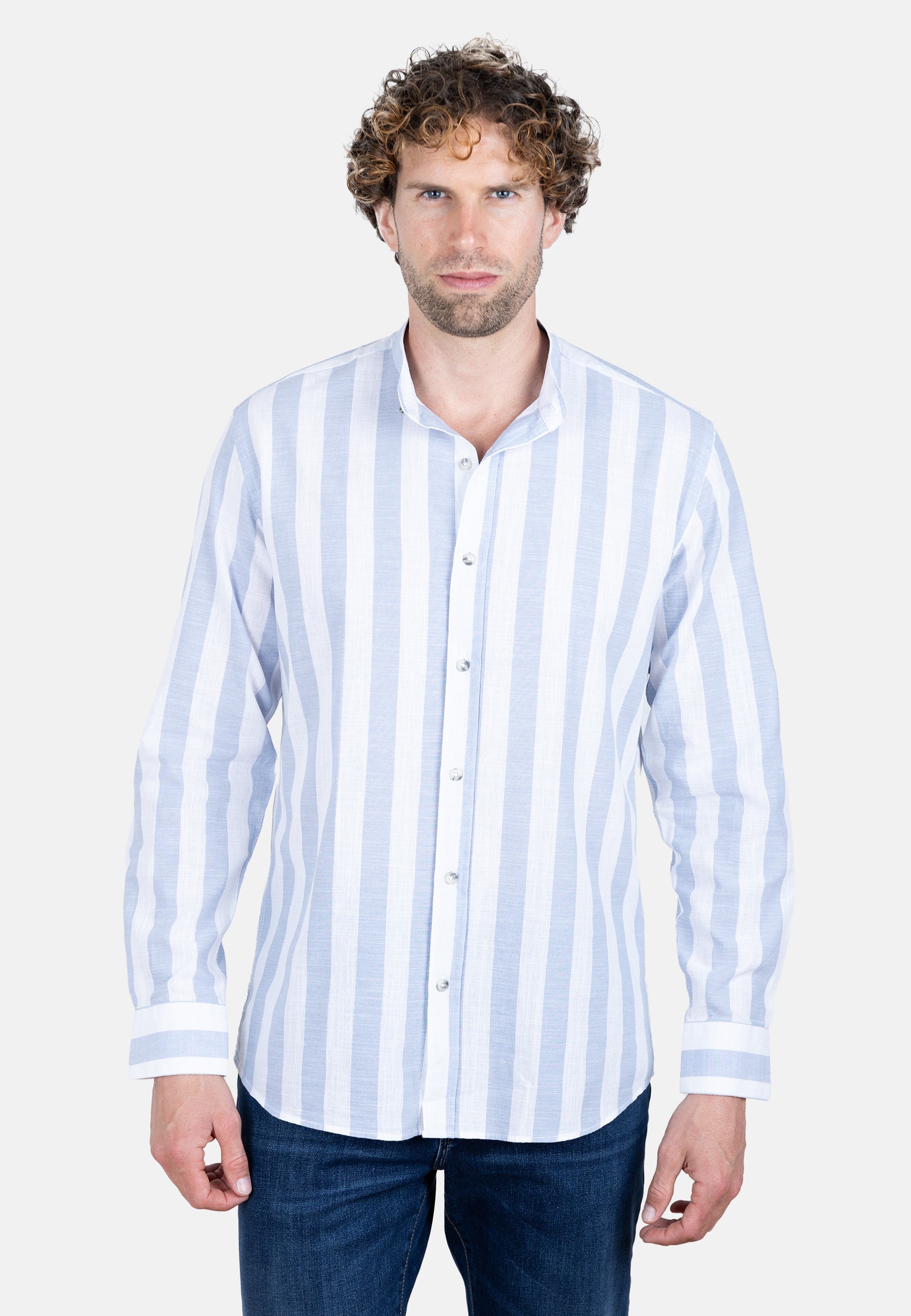 Camisa de lino con rayas anchas celestes y blancas