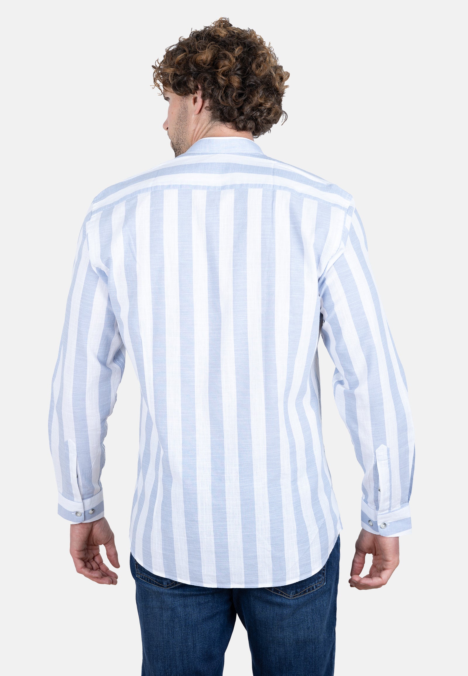 Camisa de lino con rayas anchas celestes y blancas