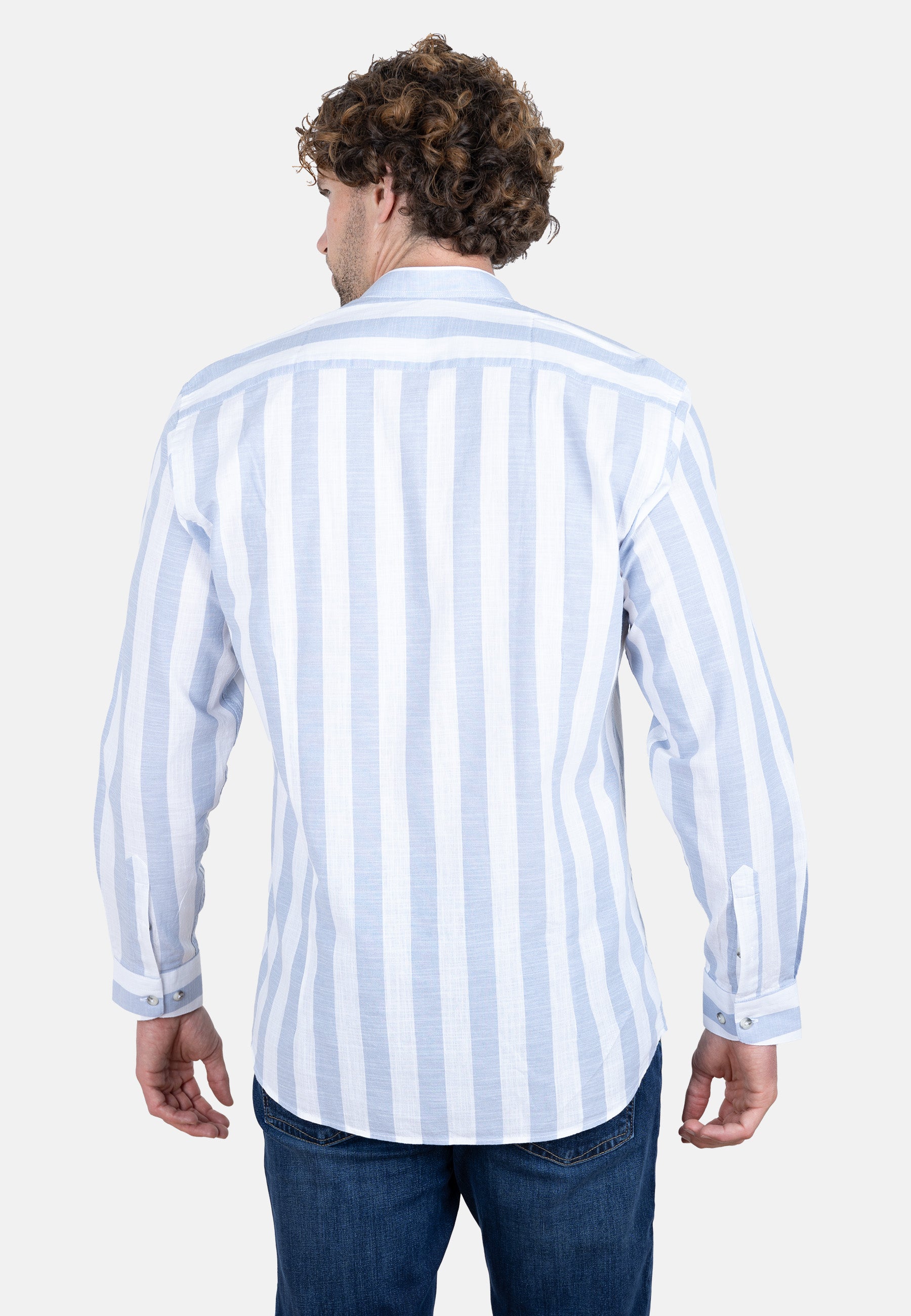 Camisa de lino con rayas anchas celestes y blancas