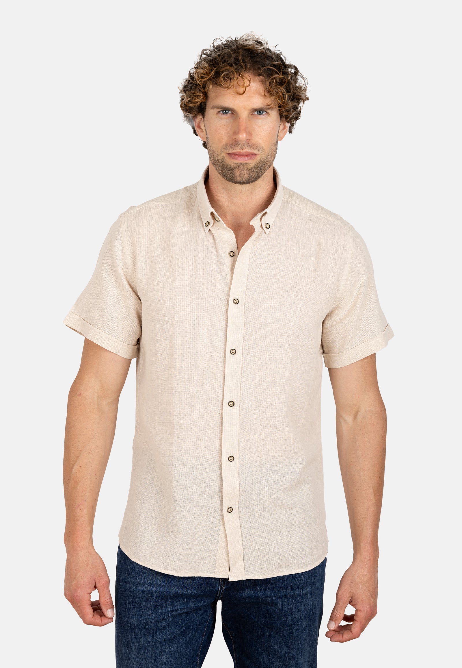 Camisa beige de algodón rústico manga corta con cuello abotonado
