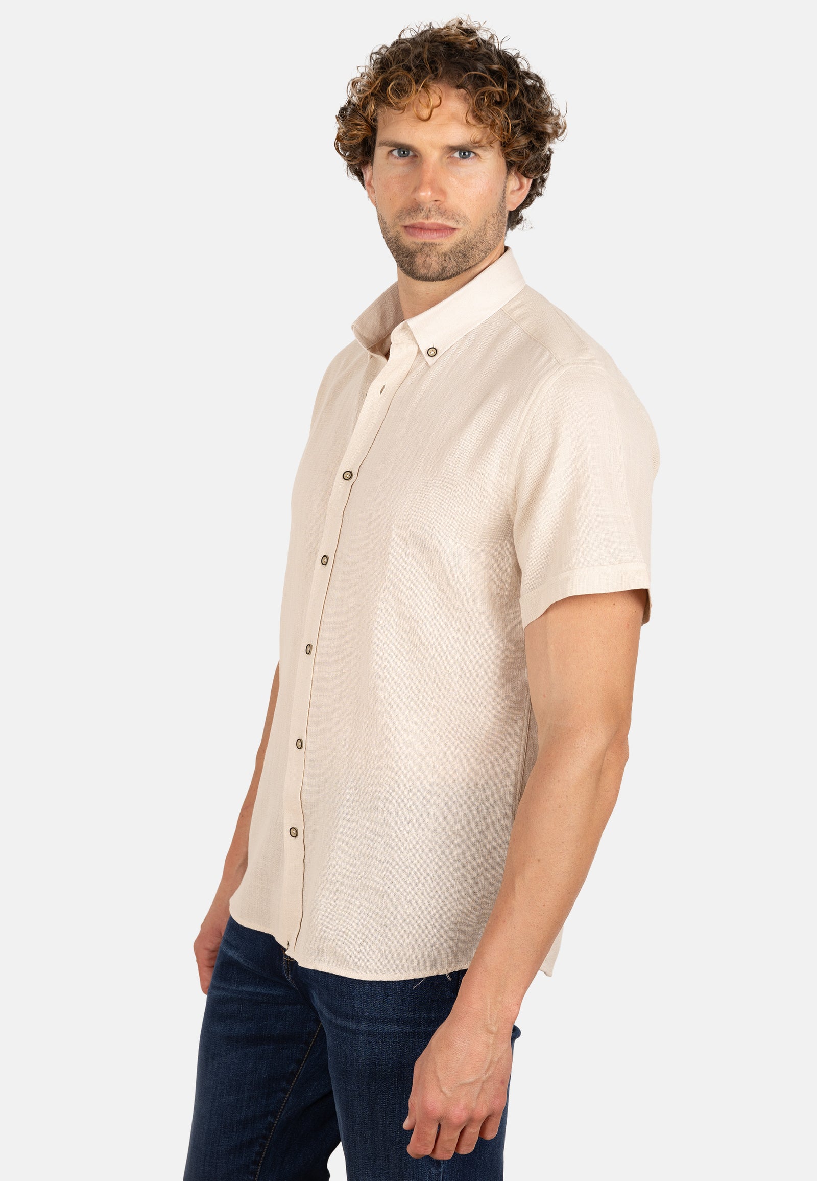 Camisa beige de algodón rústico manga corta con cuello abotonado