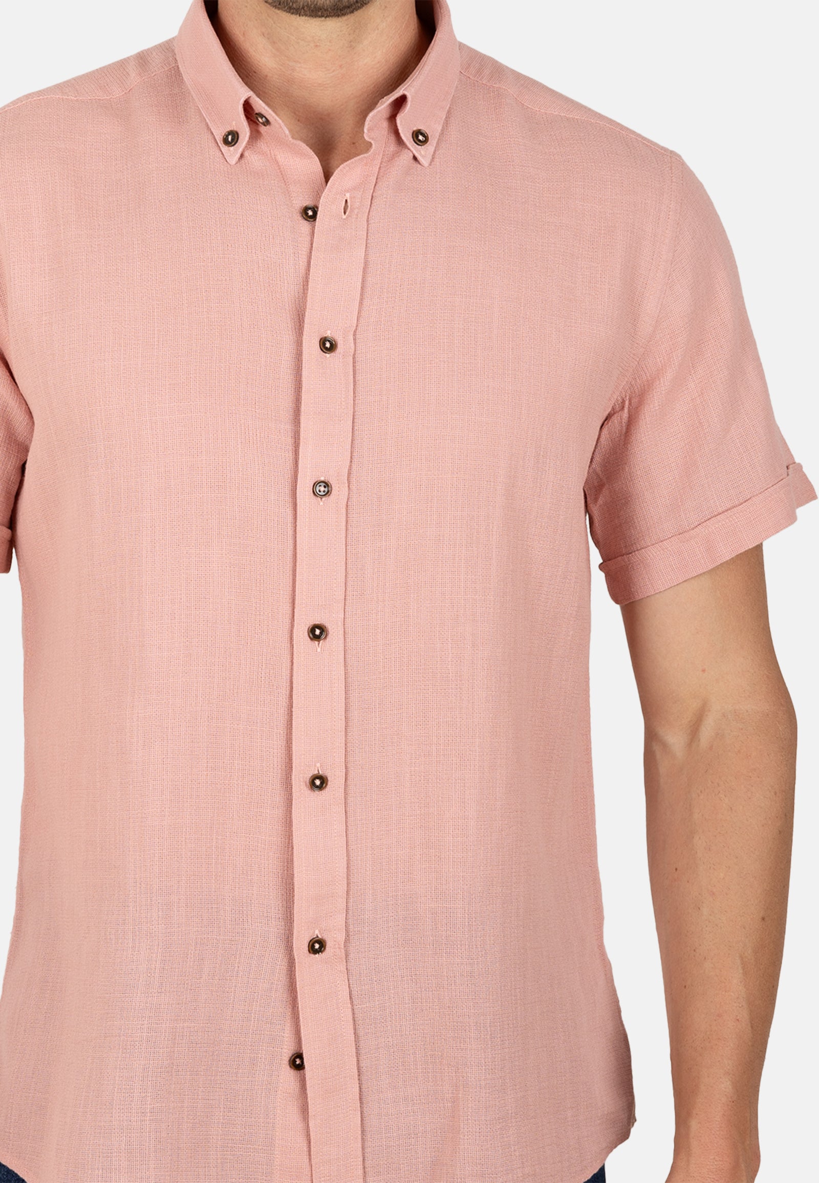 Camisa rosa de algodón rústico manga corta con cuello abotonado