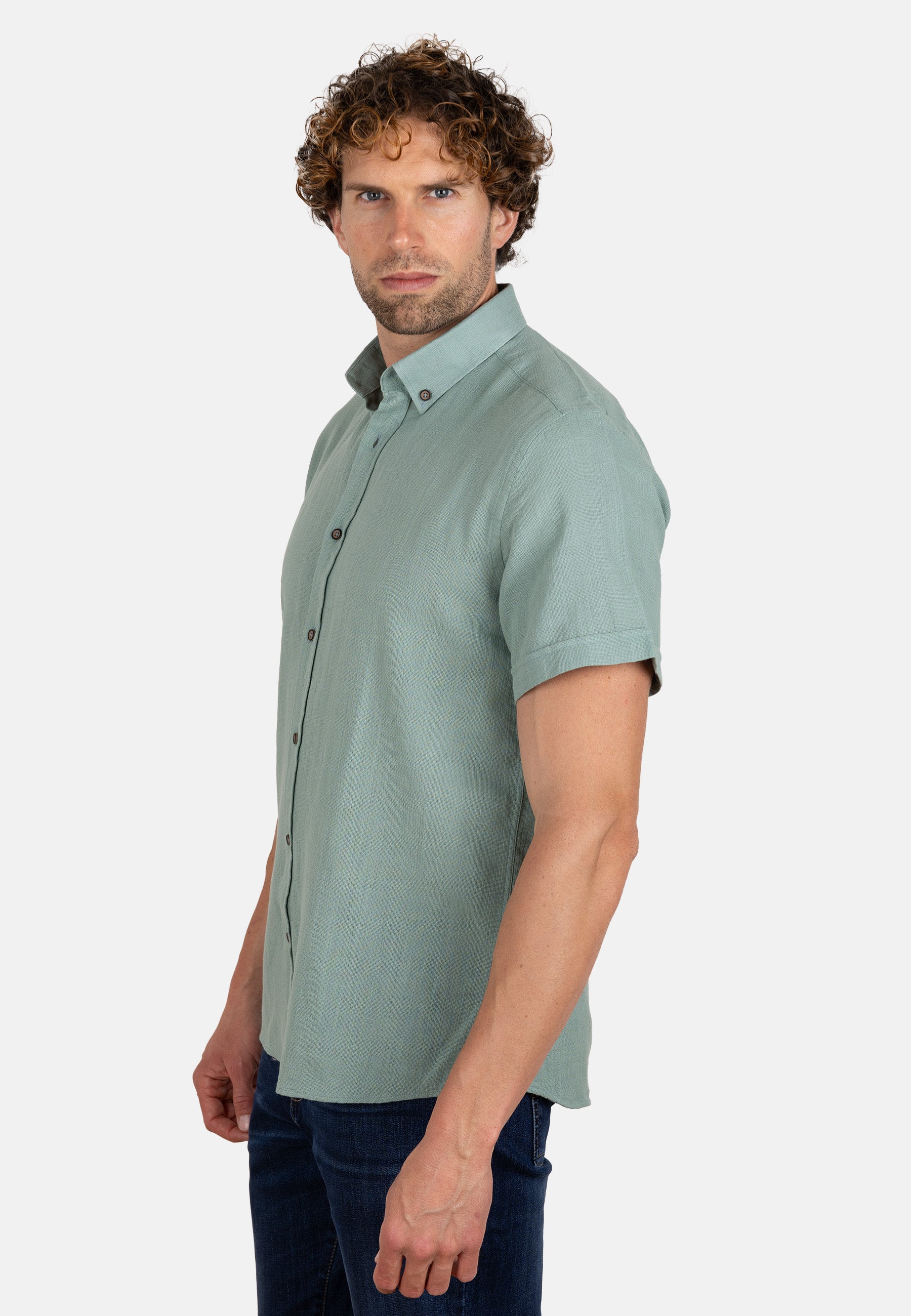 Camisa verde de algodón rústico manga corta con cuello abotonado