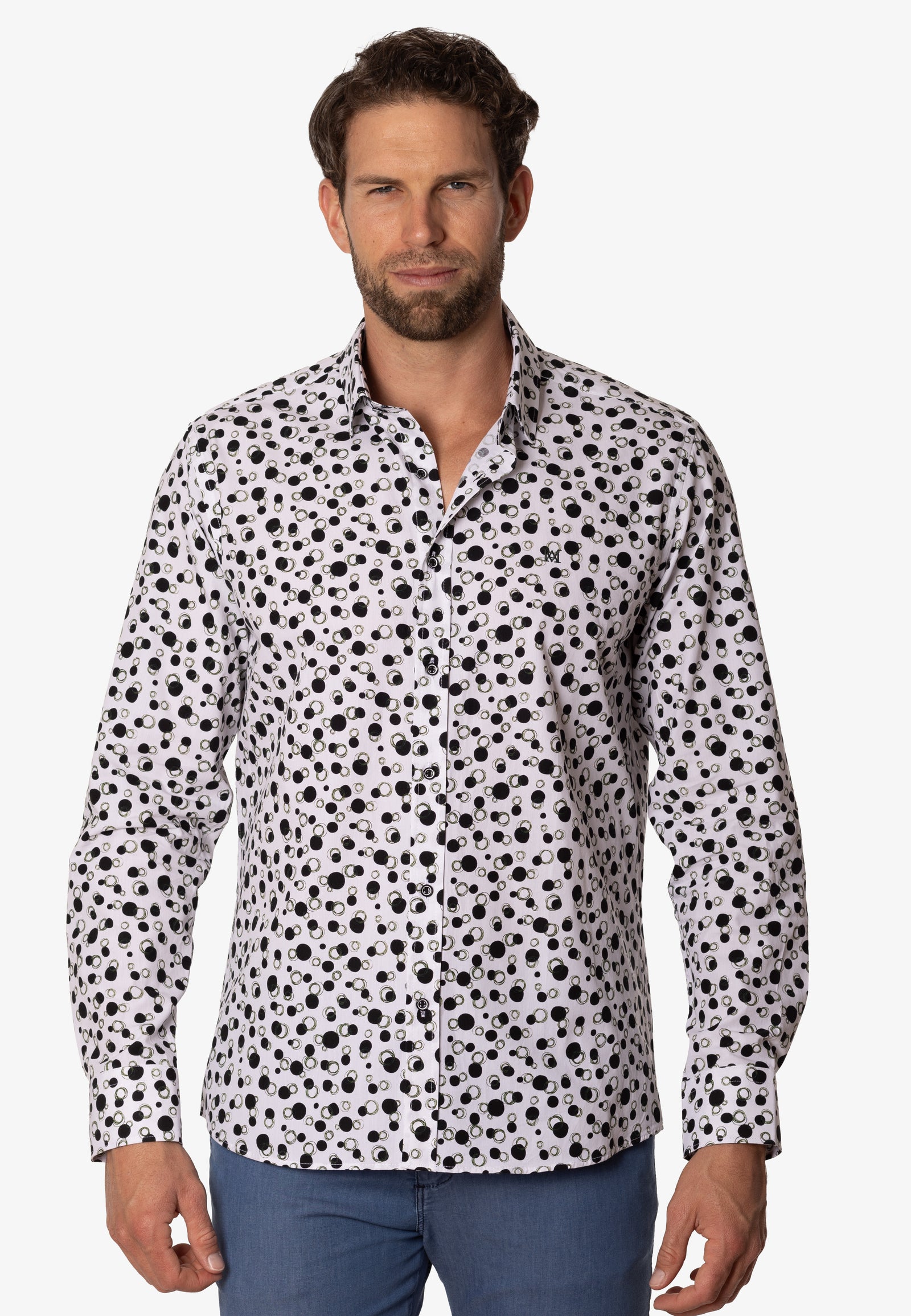 Camisa slim fit con estampado de círculos en blanco y negro