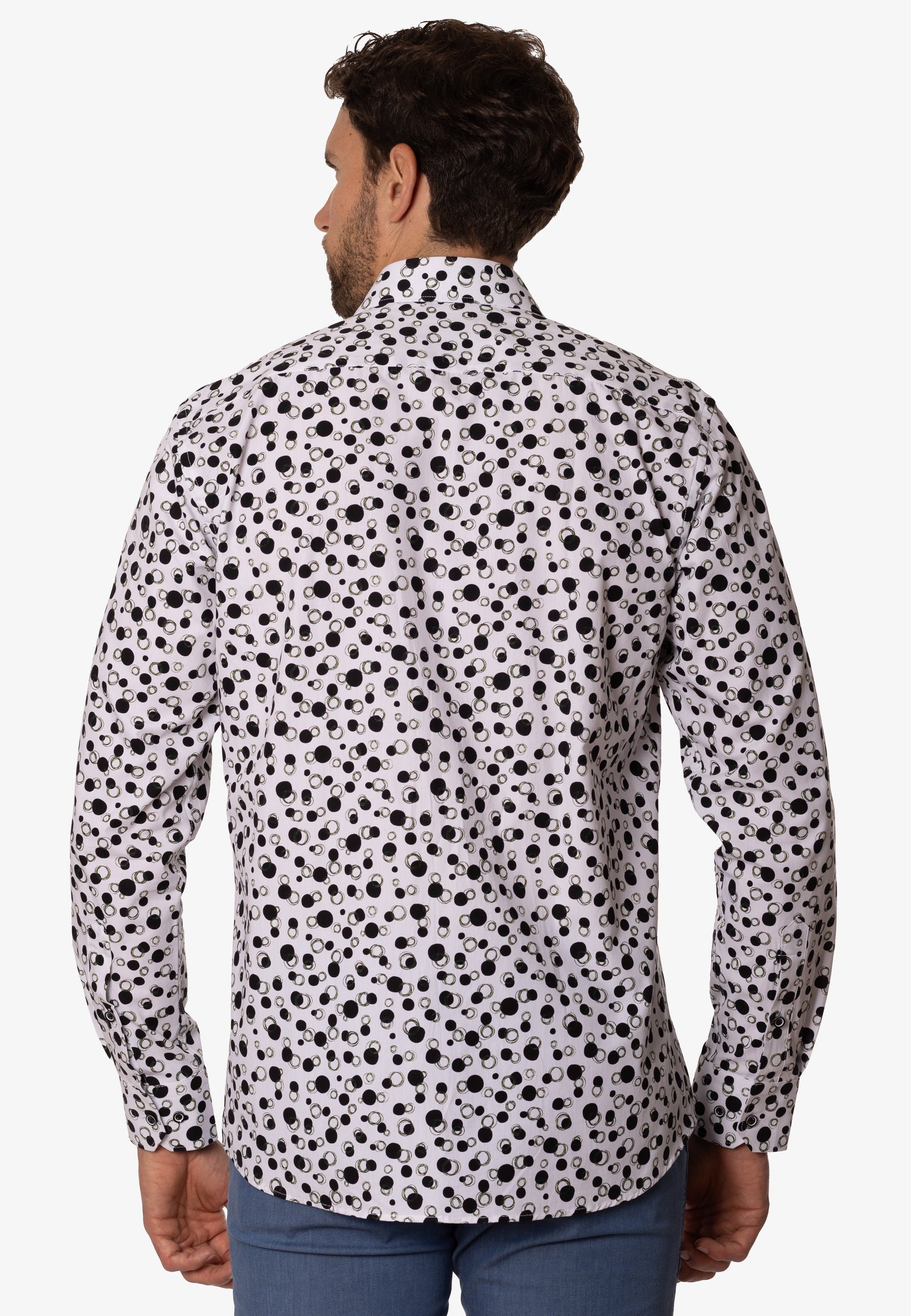Camisa slim fit con estampado de círculos en blanco y negro
