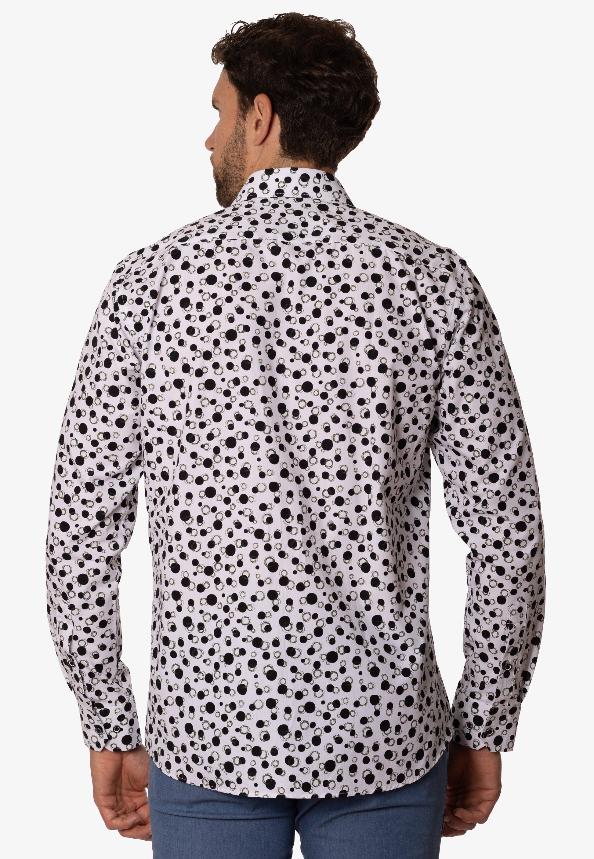 Camisa slim fit con estampado de círculos en blanco y negro