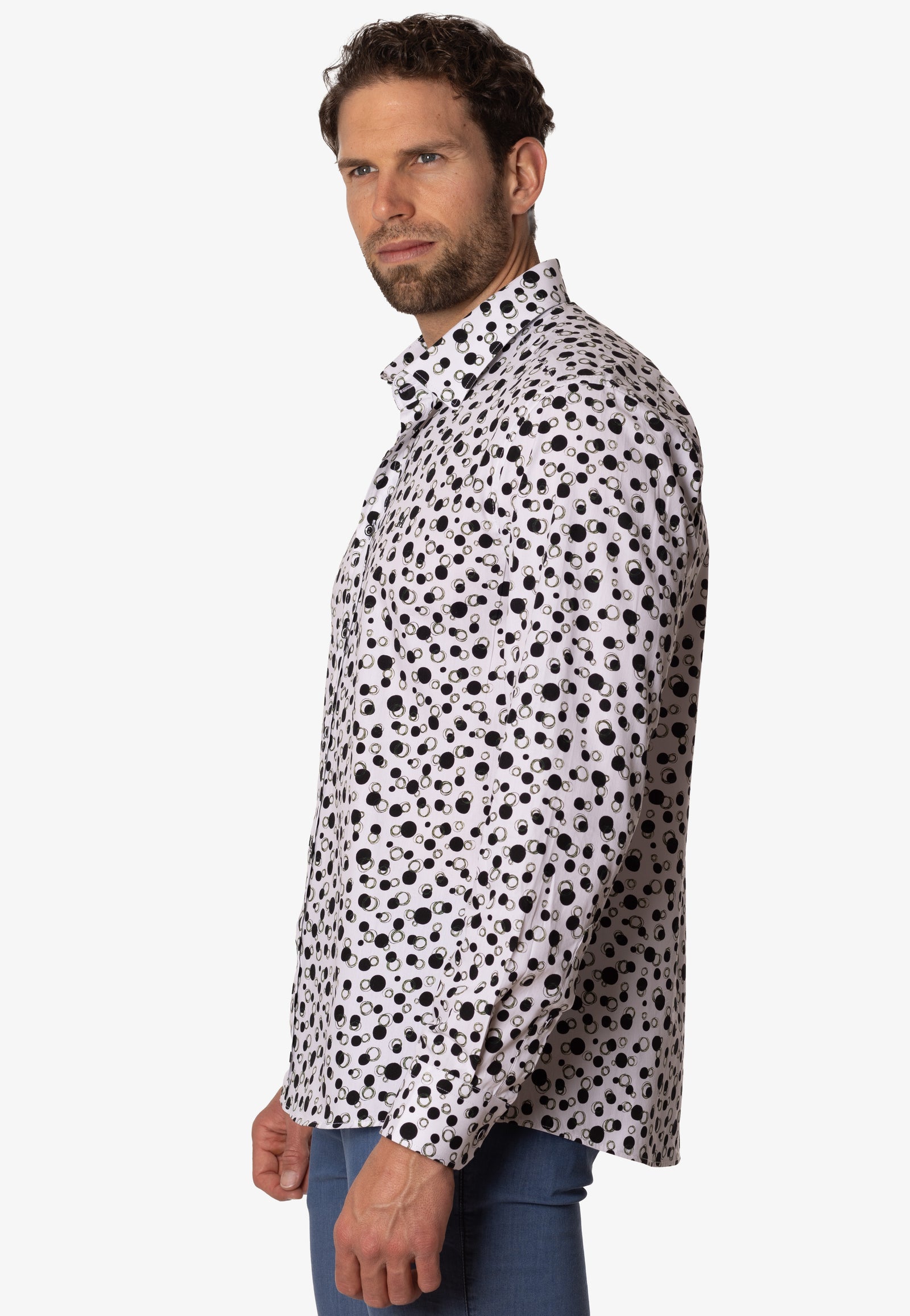 Camisa slim fit con estampado de círculos en blanco y negro