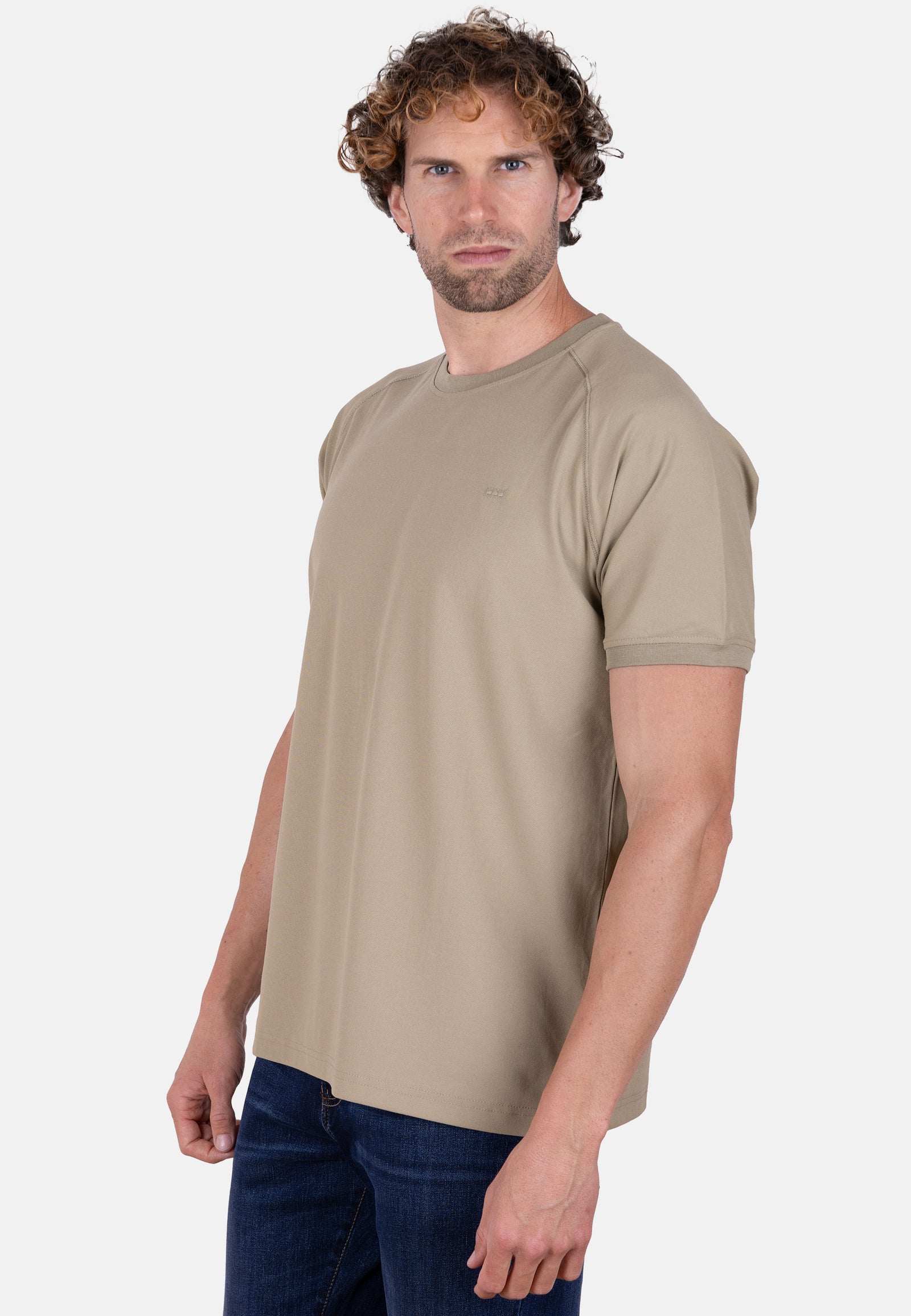 Camiseta slim fit verde manga ranglán con bordado