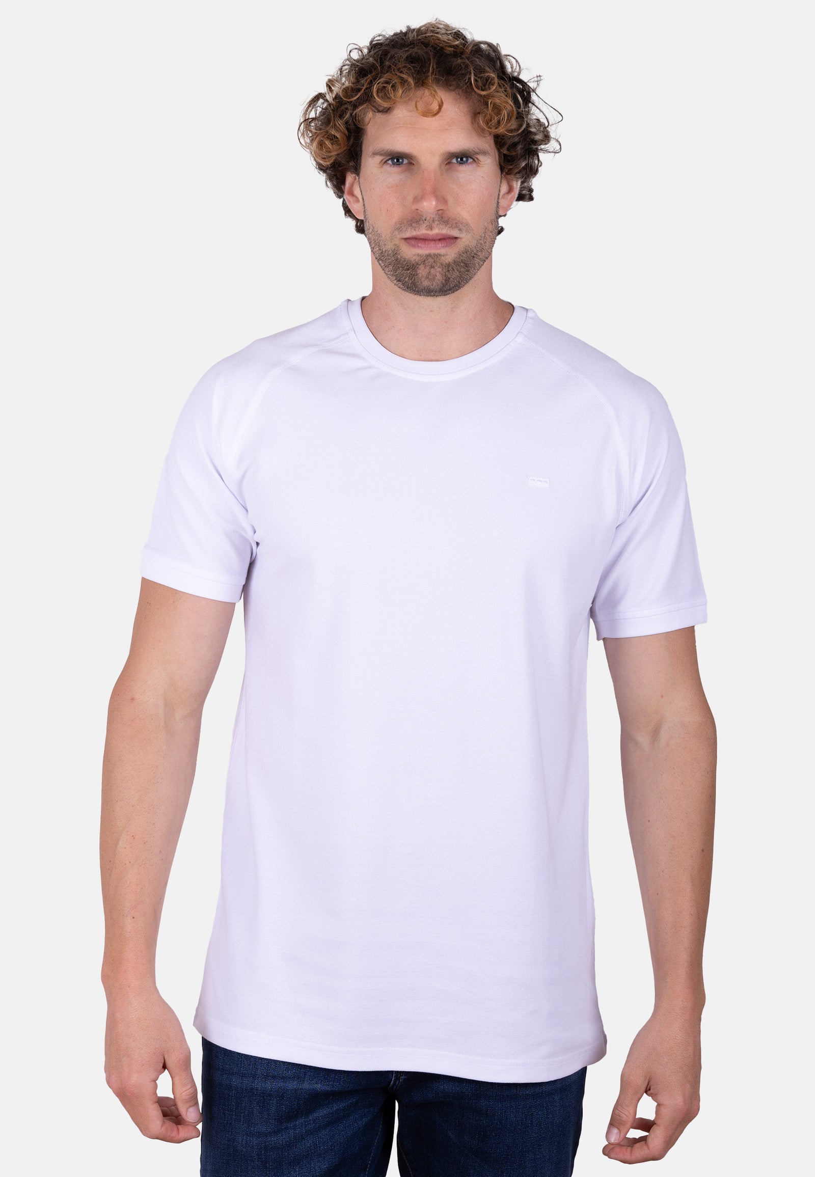 Camiseta slim fit blanca manga ranglán con bordado