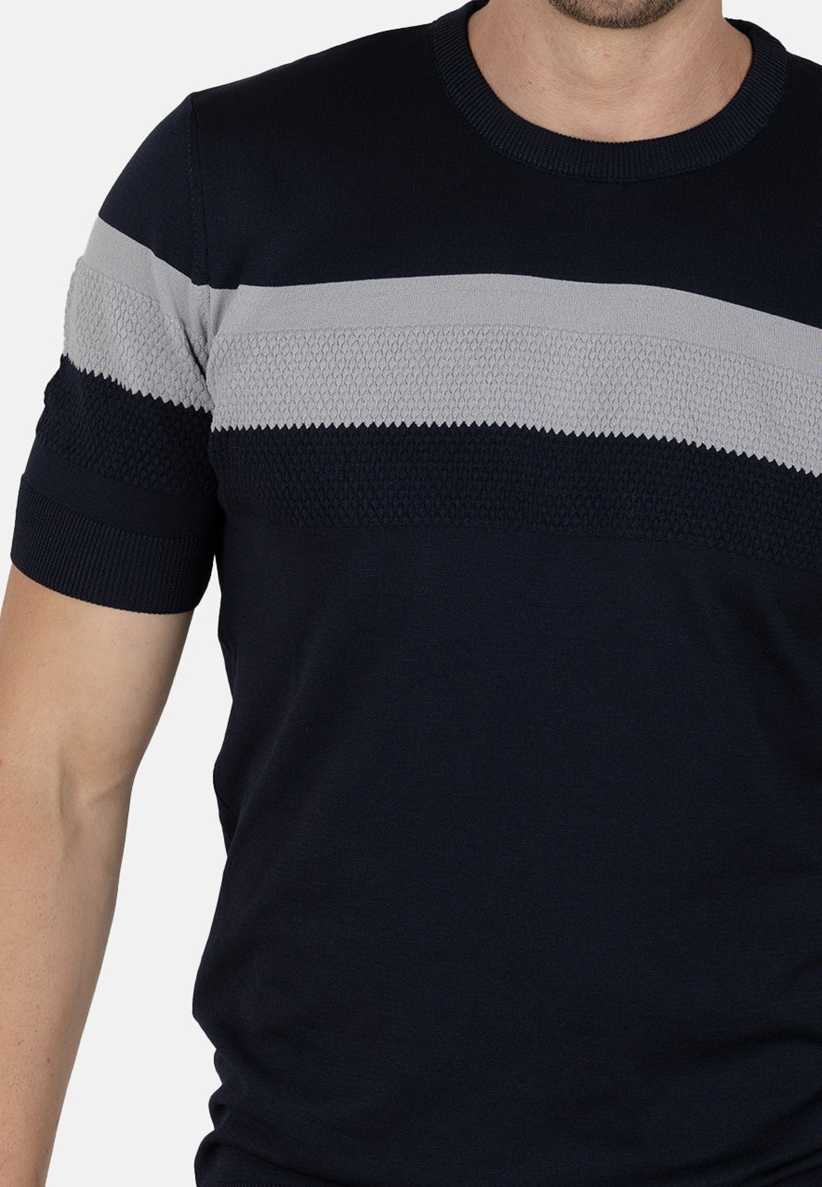 Camiseta slim de punto elástico azul marino con franja en contraste gris claro
