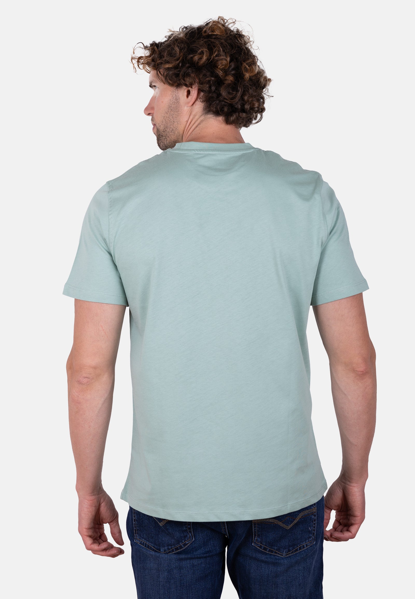 Camiseta AMARO verde con detalle de logo en contraste